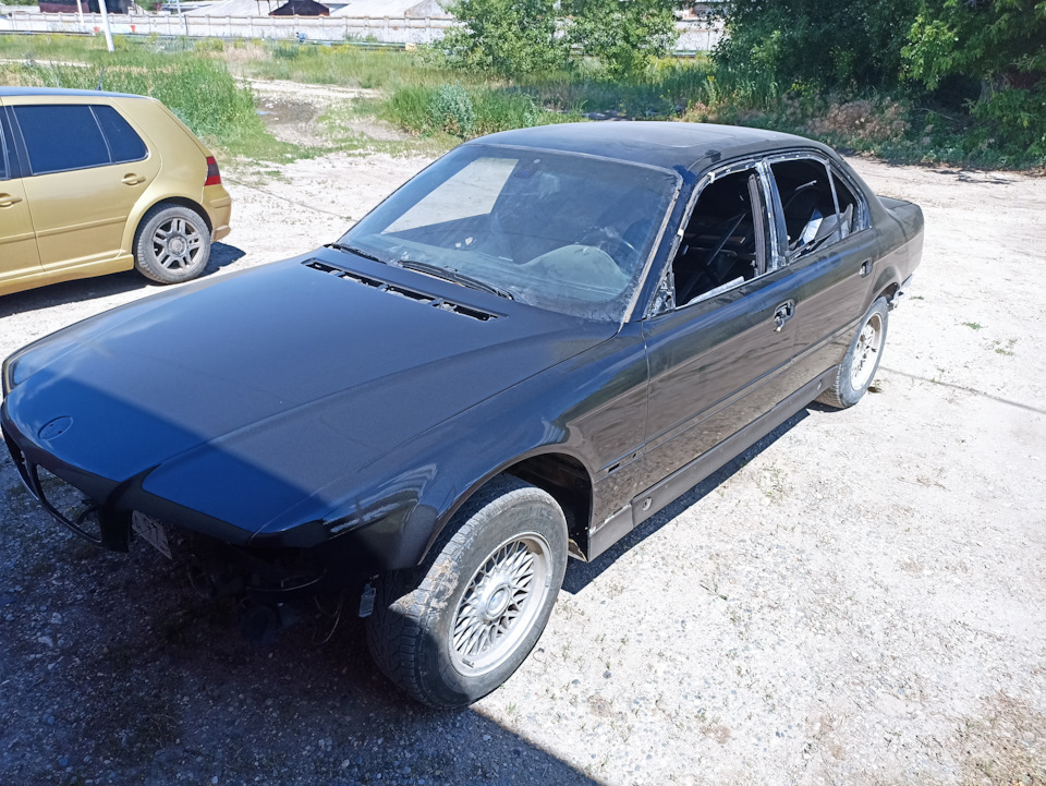 Photo from the logbook BMW 7 series (E38)