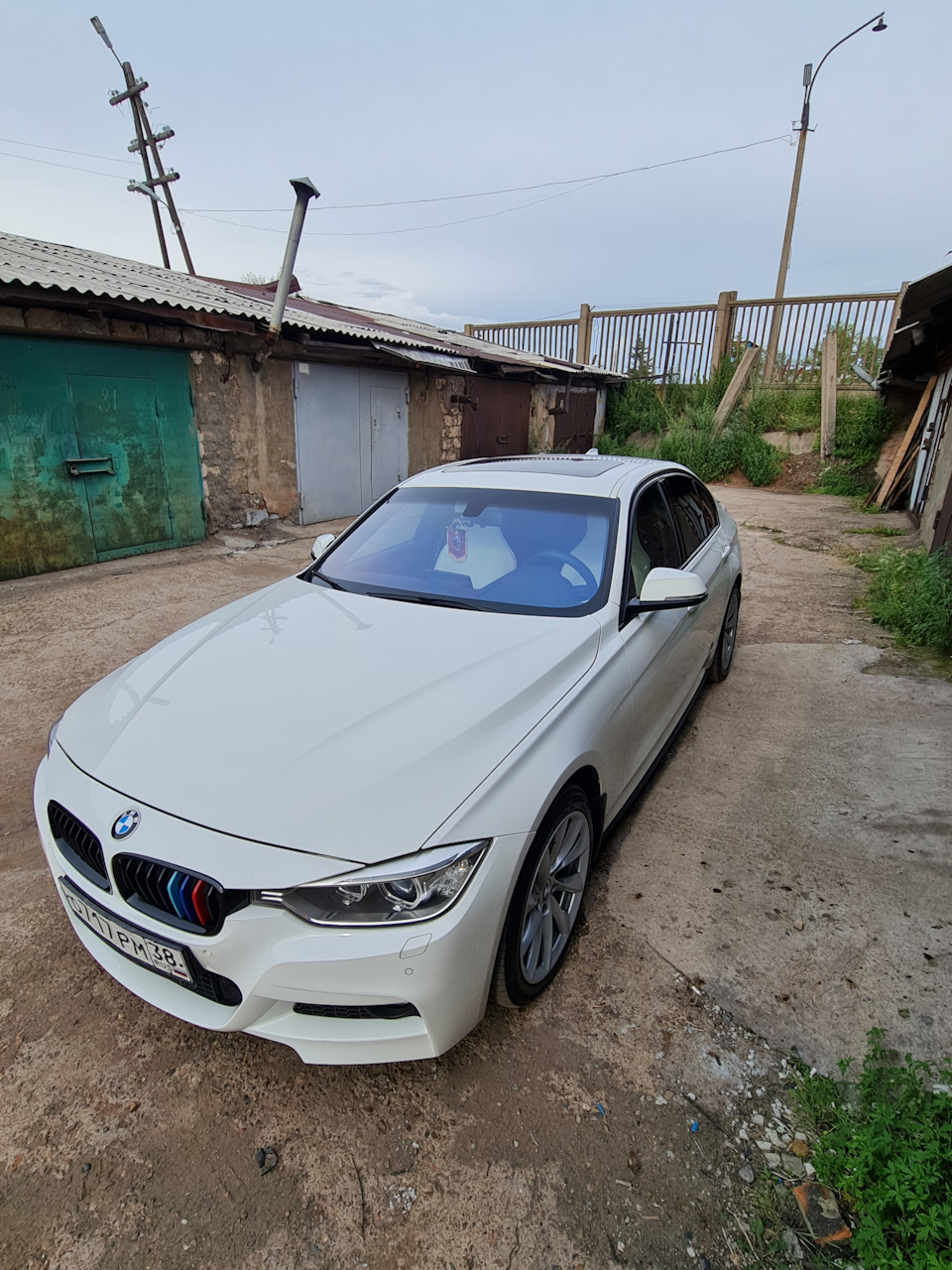 Обслуживание дренажей и направляющих люка — BMW 3 series (F30), 2 л, 2013  года | своими руками | DRIVE2