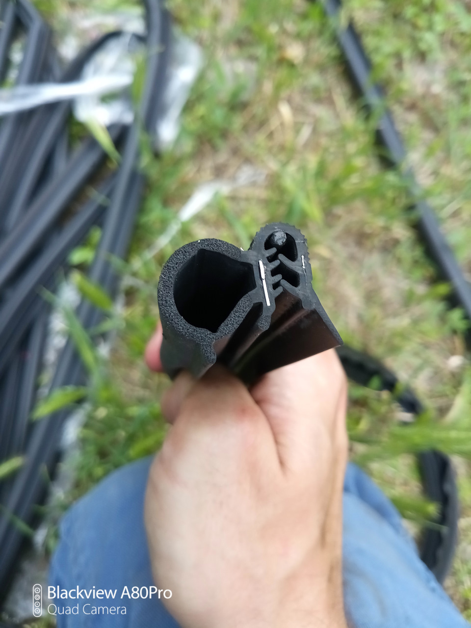 вот такие, однокамерные, родные 2110 уплотнители. Не стал брать от приоры и т.п. — Lada 21102