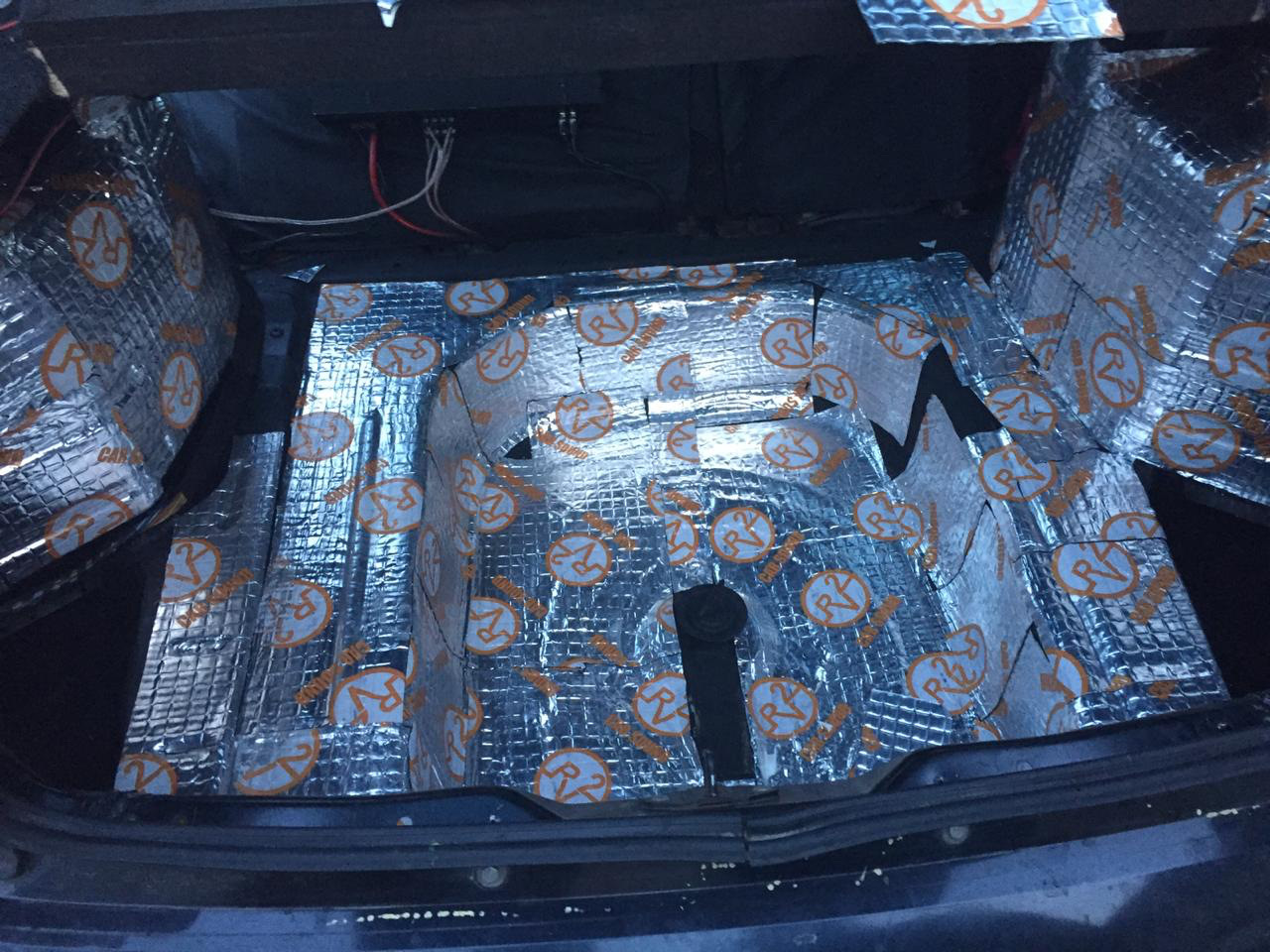 Шумоизоляция багажника приора хэтчбек. Обесшумка багажника приора. Шумка багажника приора хэтчбек. Шумоизоляция багажника хэтчбек. Шумка багажника приора хэтчбек.