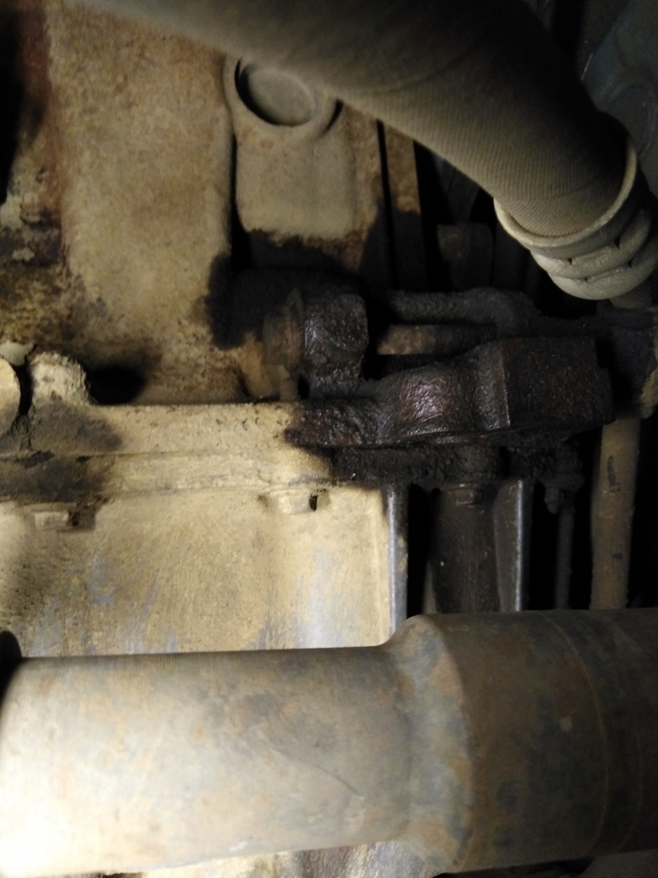 Потеет двигатель — Renault Logan (1G), 1,6 л, 2007 года | наблюдение ...