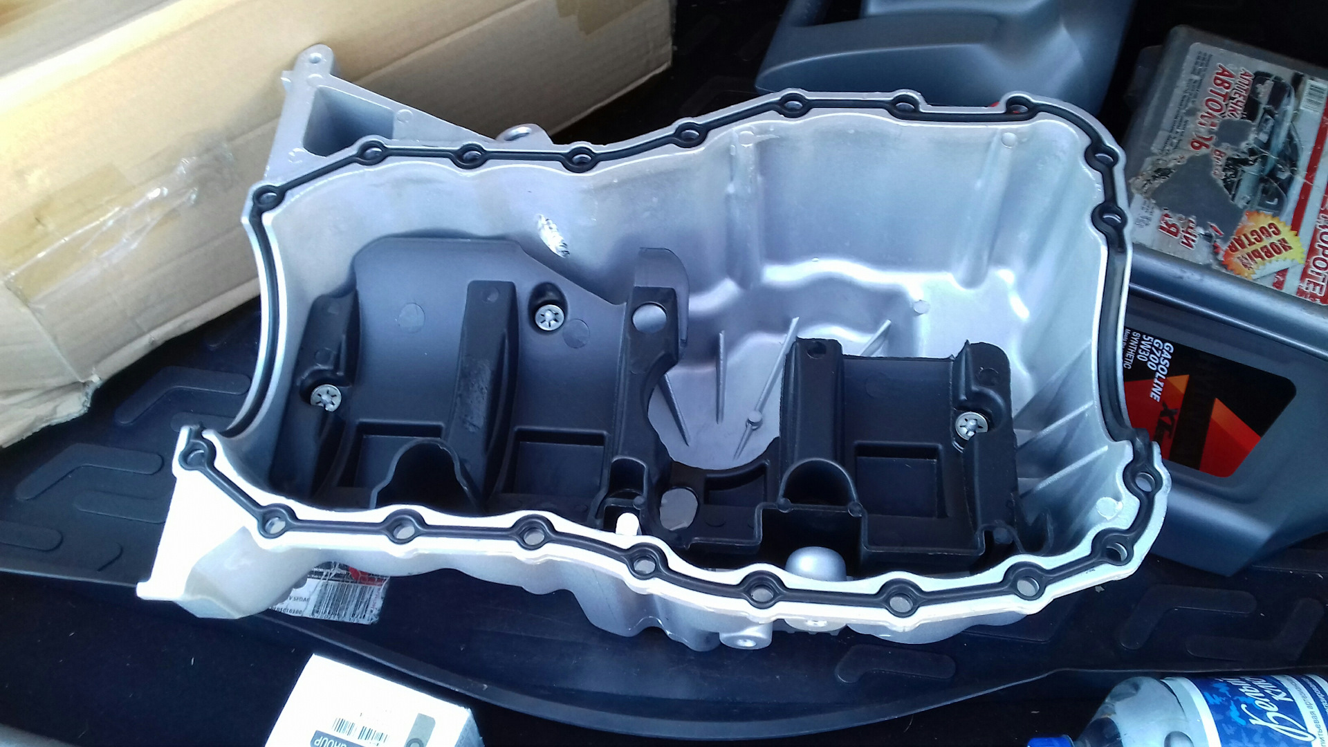 Замена картера двигателя. Картер поддона двигателя мерседес glk 220. Картер двигателя ваз 2110. Прокладка на поддон картера двигателя пежо 308 ер6. Замена картера двигателя.