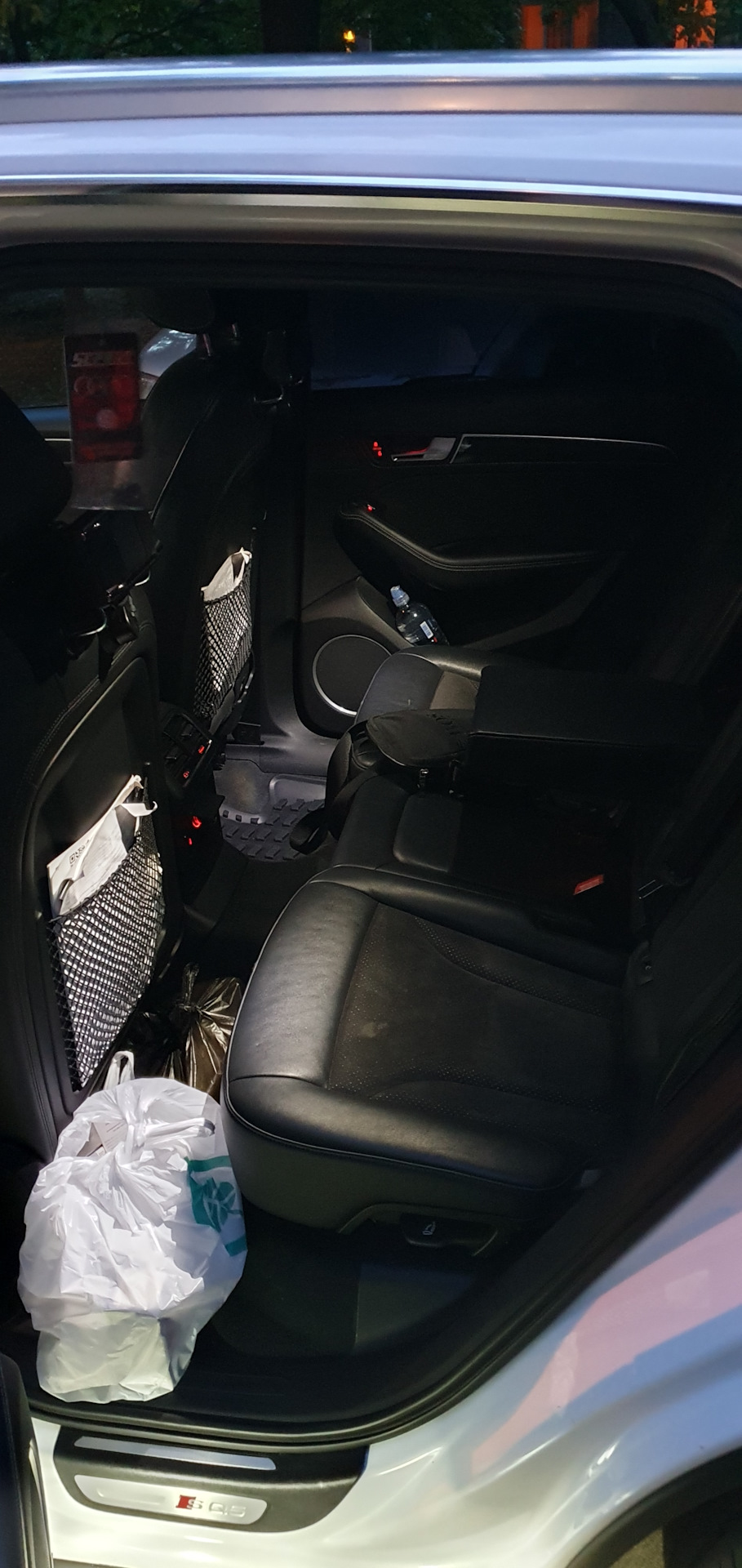 освещение салона сзади — Audi Q5 (1G)