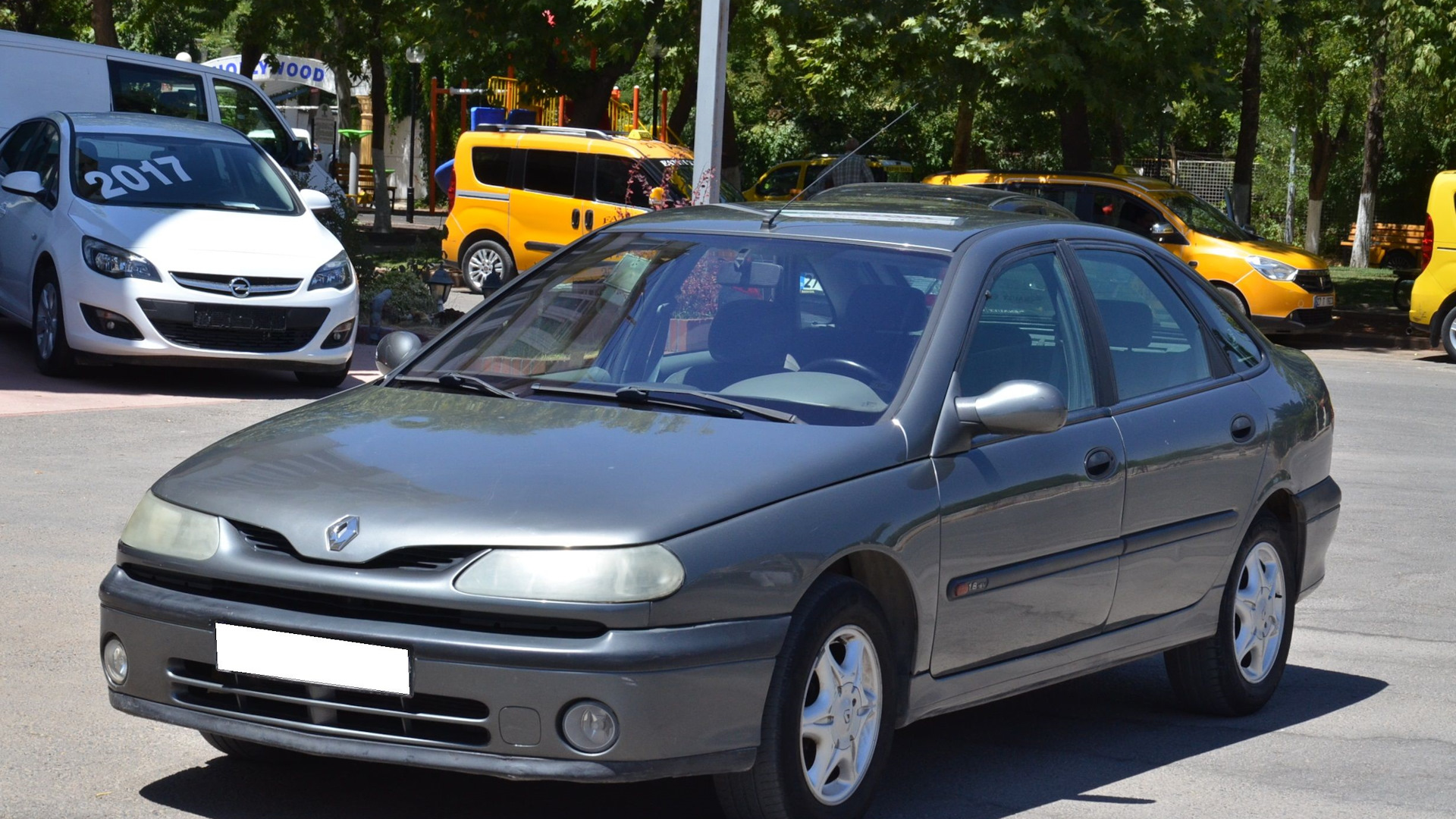 Рено лагуна 1. Renault Laguna 1. Renault Laguna 2000. Рено Лагуна 1 хэтчбек. Renault Laguna 1.8 МТ, 2000.