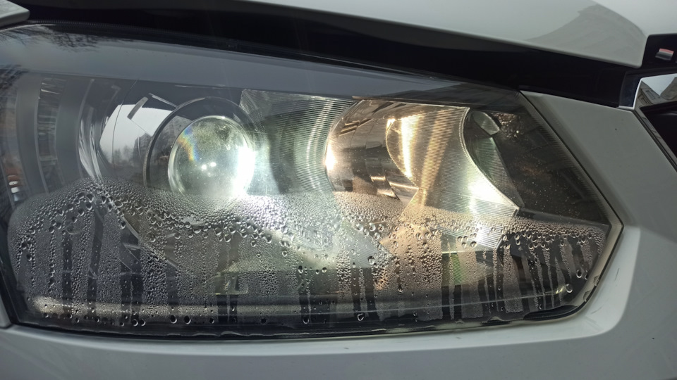 Конденсат в фаре, как лечить?! — Skoda Yeti, 1,8 л, 2017 года ...