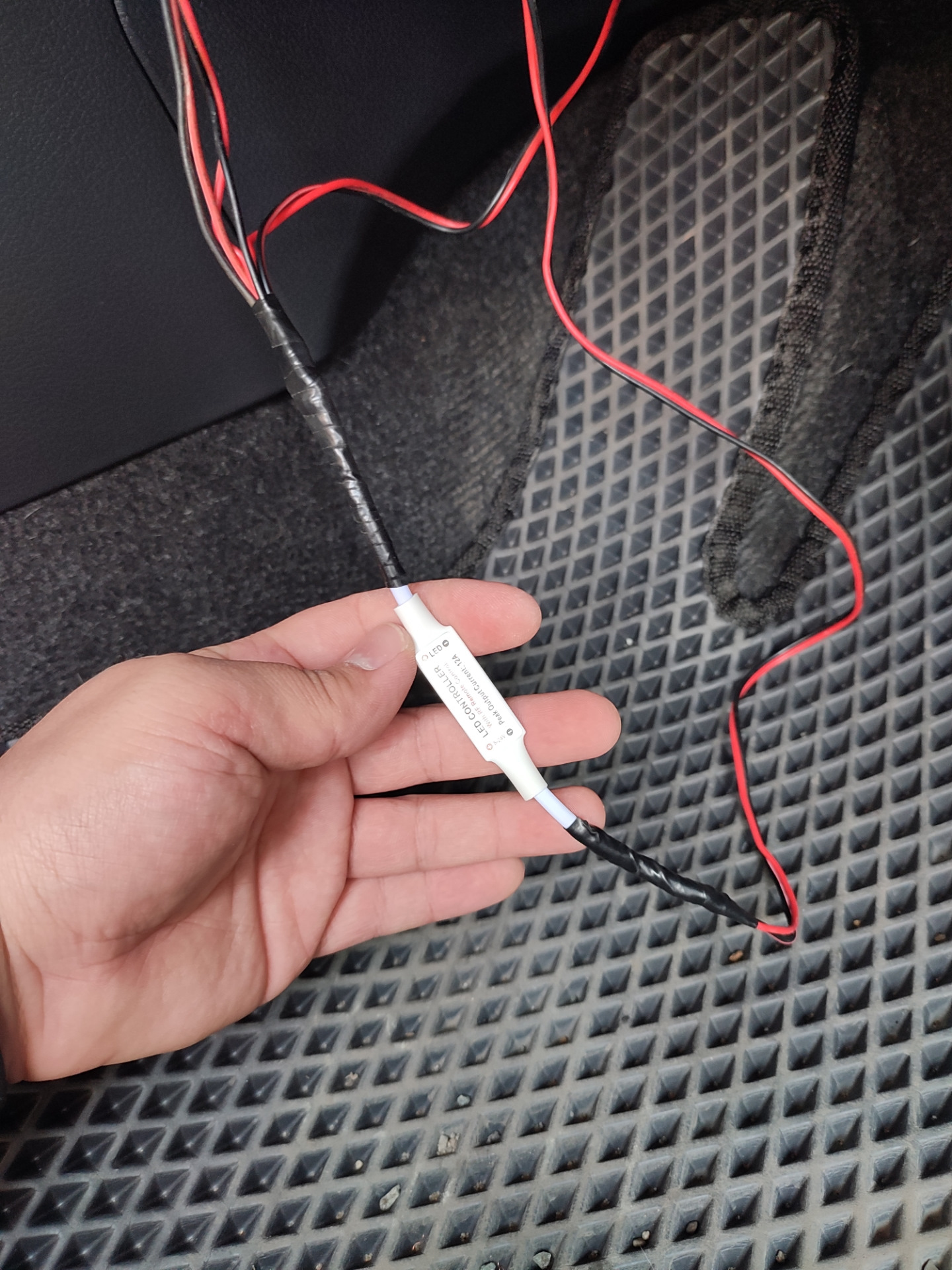 подсветка в ноги — Toyota E 140, 1,5 л., 2010 года | аксессуары | DRIVE2