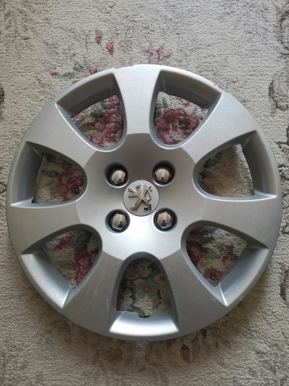 В поиске колпака — Peugeot 207, 1,6 л, 2008 года | запчасти | DRIVE2