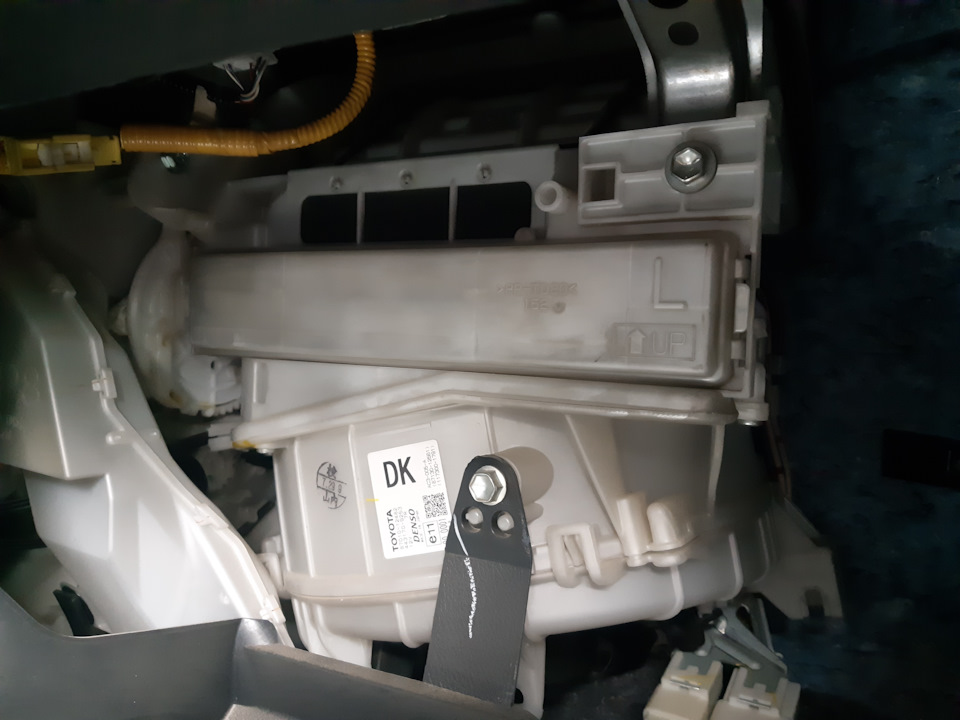 Фото в бортжурнале Toyota RAV4 (IV)