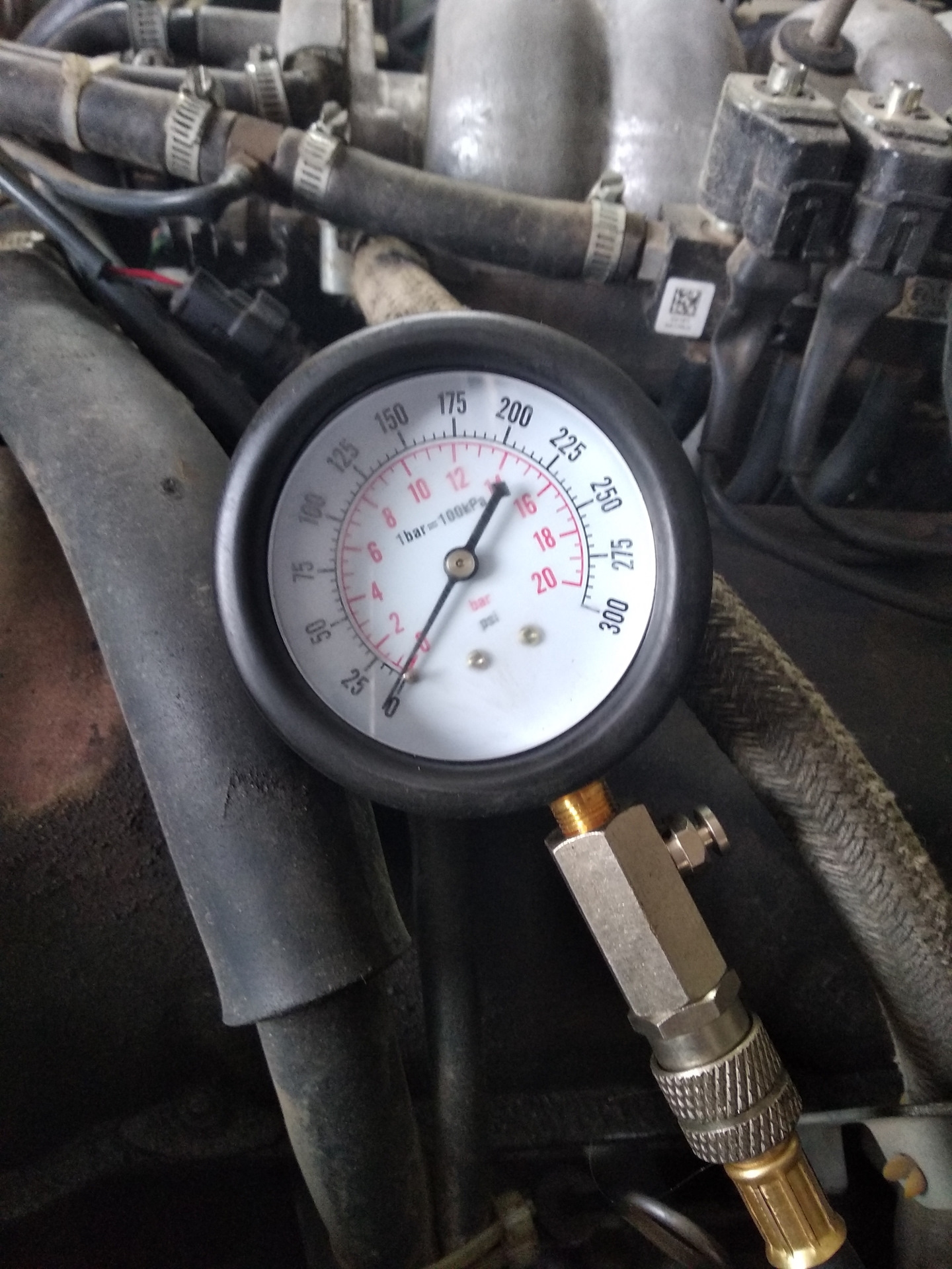 Компрессия jeep 4. Компрессия 0. Компрессия 0. Замер компрессии компрессометром. Нормы компрессии ваз 2112.