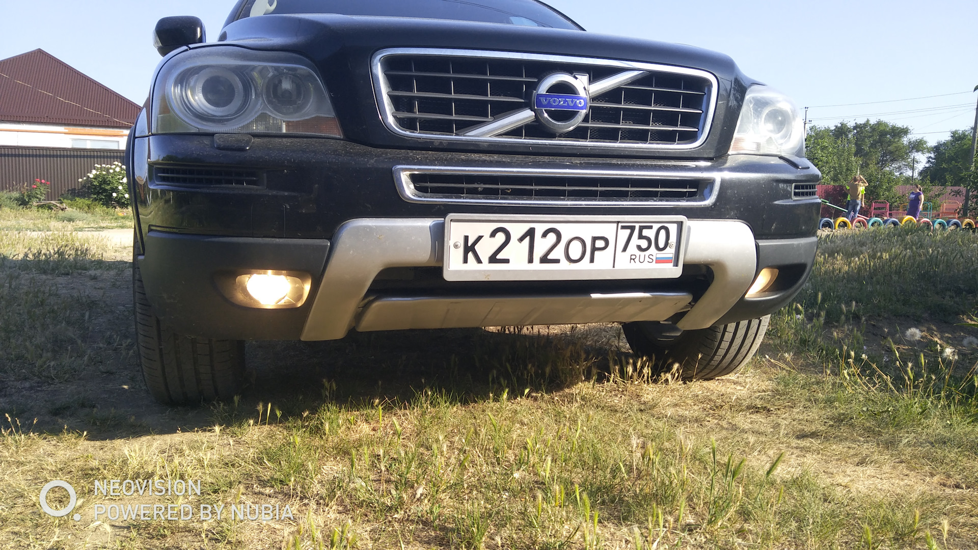 Дхо вольво. ДХО Volvo xc90. Вольво xc90 дневные ходовые огни. ДХО Volvo xc90 в бампер. Вольво хс90 ДХО ПТФ.