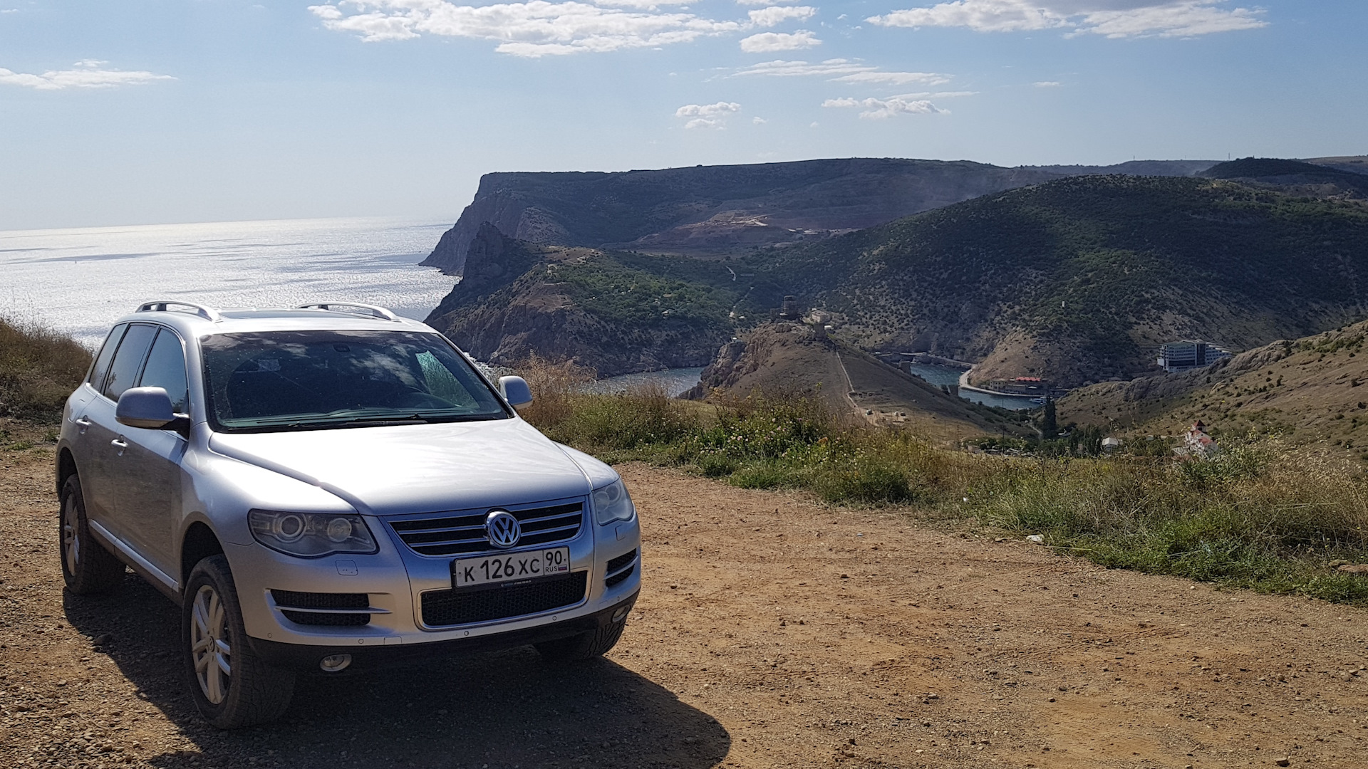 Туарег 100. Инфинити Туарег. Volkswagen Touareg 1 в горах. Фольксваген Туарег у моря. Volkswagen Touareg ночевка.