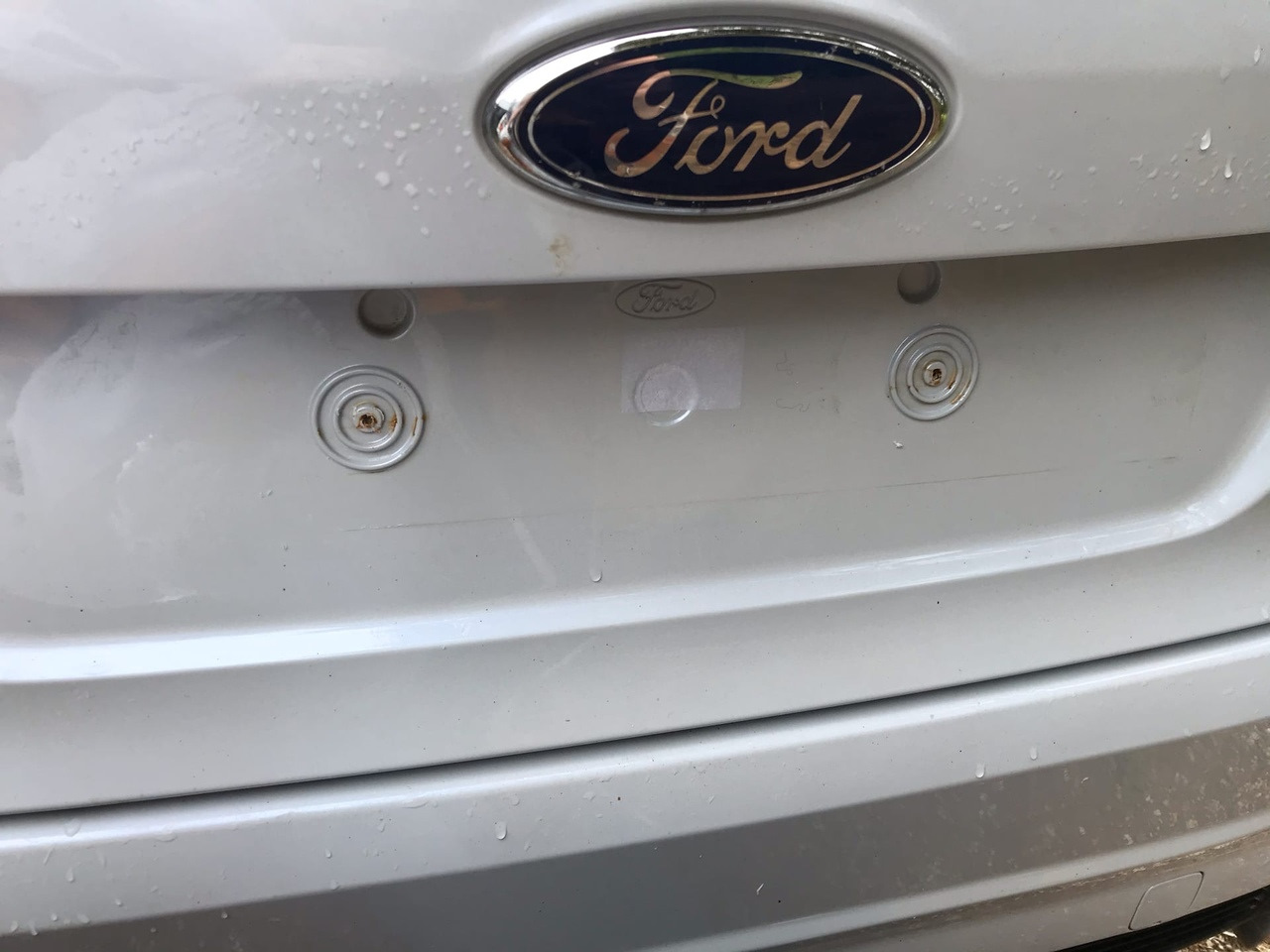 Широкие номерные рамки на форд фокус 2. Номера фф. Номера фф. Гос номер. Лампа подсветки номера форд фокус 2.