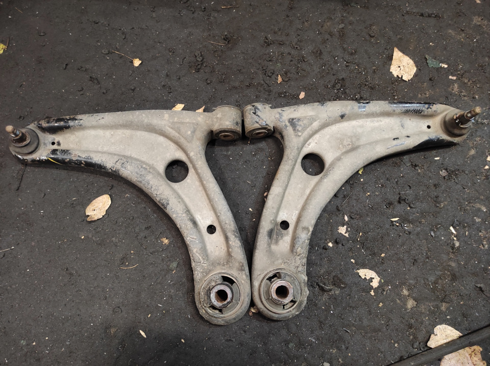 # Замена рычагов и втулок — Honda Jazz (1G), 1,3 л, 2006 года | визит ...