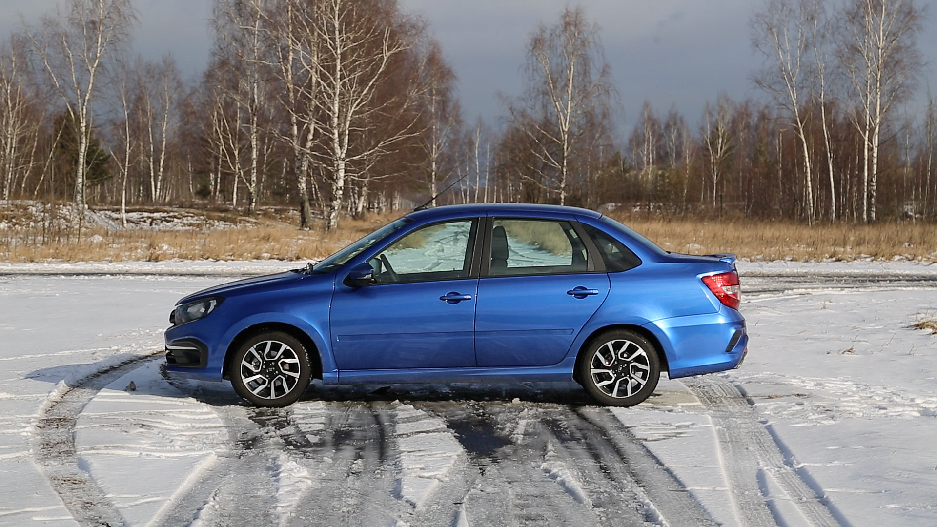 Lada Granta FL Drive Active белая