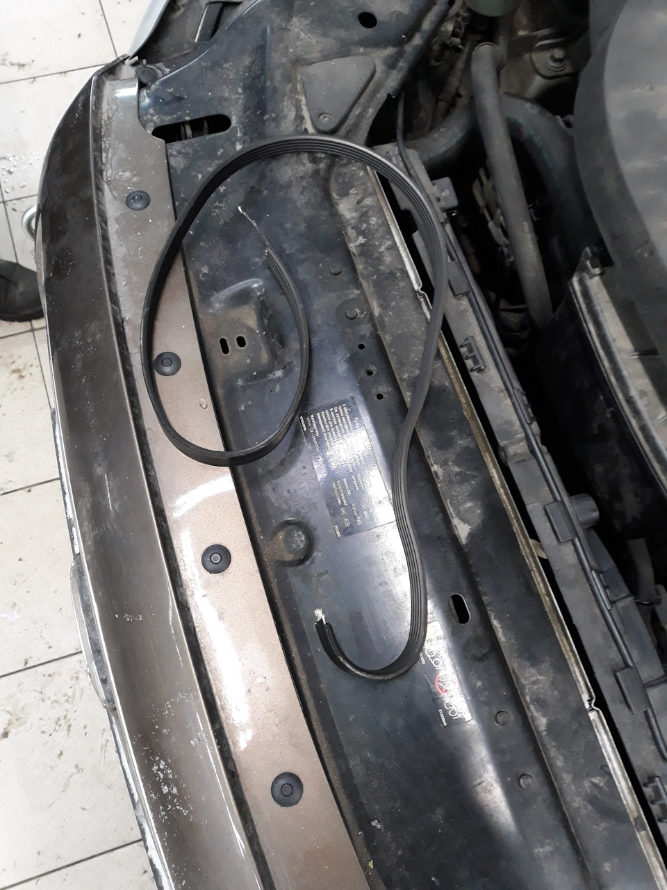 порвался приводной ремень :( — Volvo XC70 III, 2,4 л., 2012 года ...