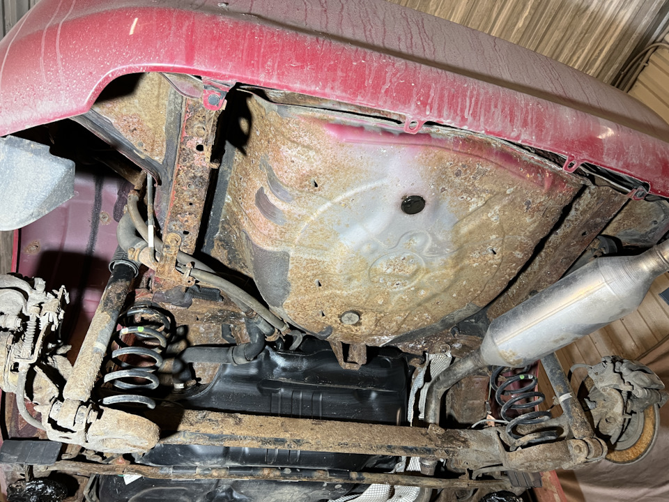 Спасли ржавый Toyota Auris 2007 от разрушения. Пескоструй, грунт и ...