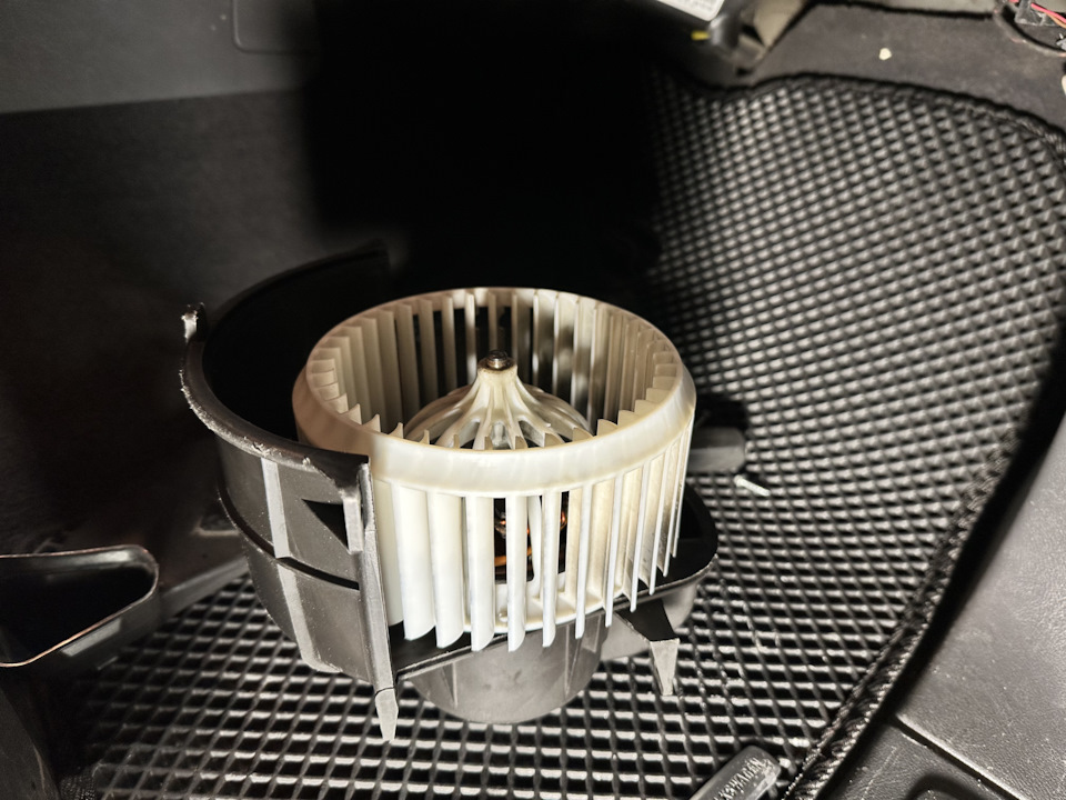 Фото в бортжурнале Volkswagen Touareg (1G)