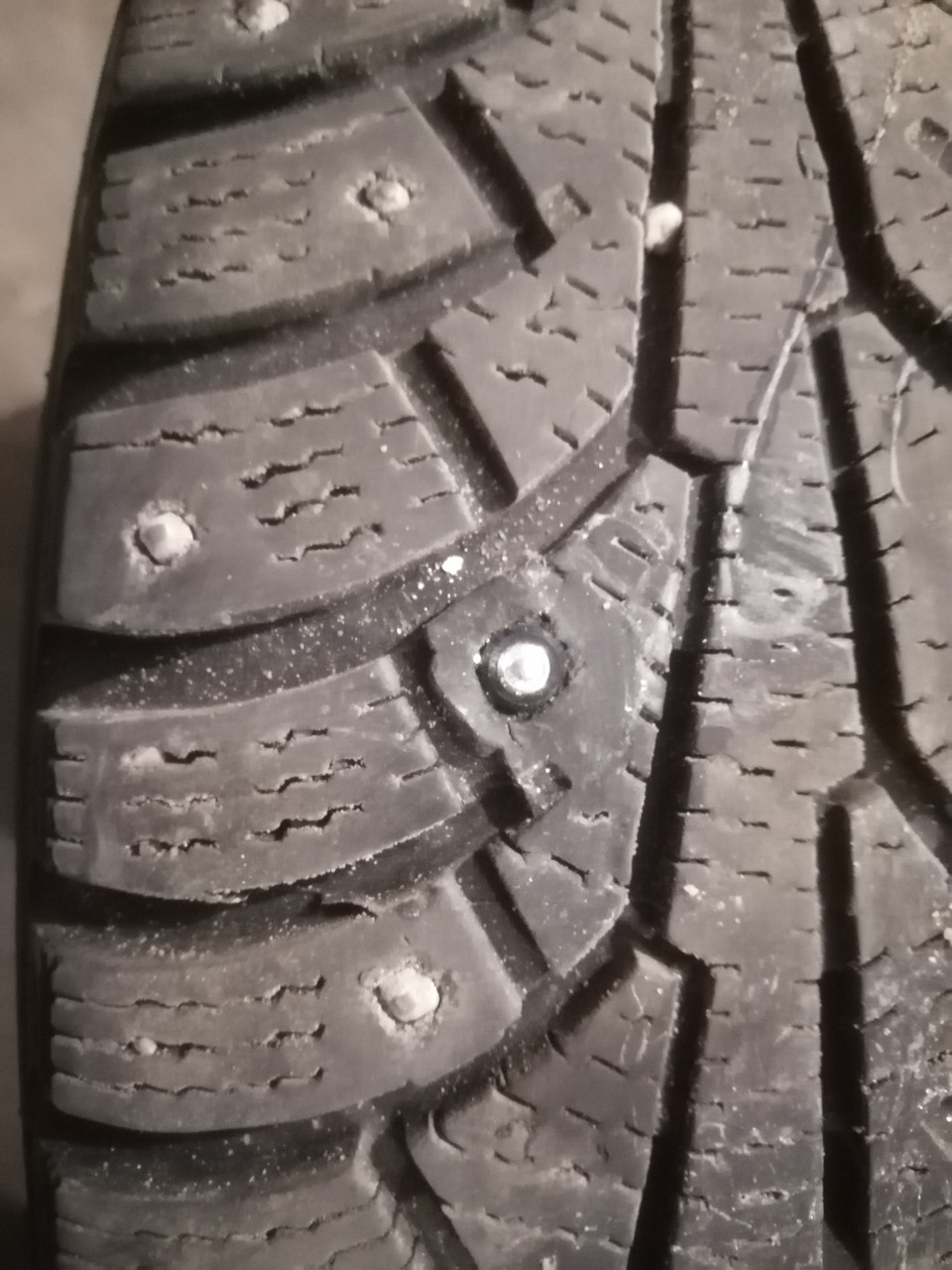 Дошиповка зимних шин — Lada Приора хэтчбек, 1,6 л, 2012 года | шины ...