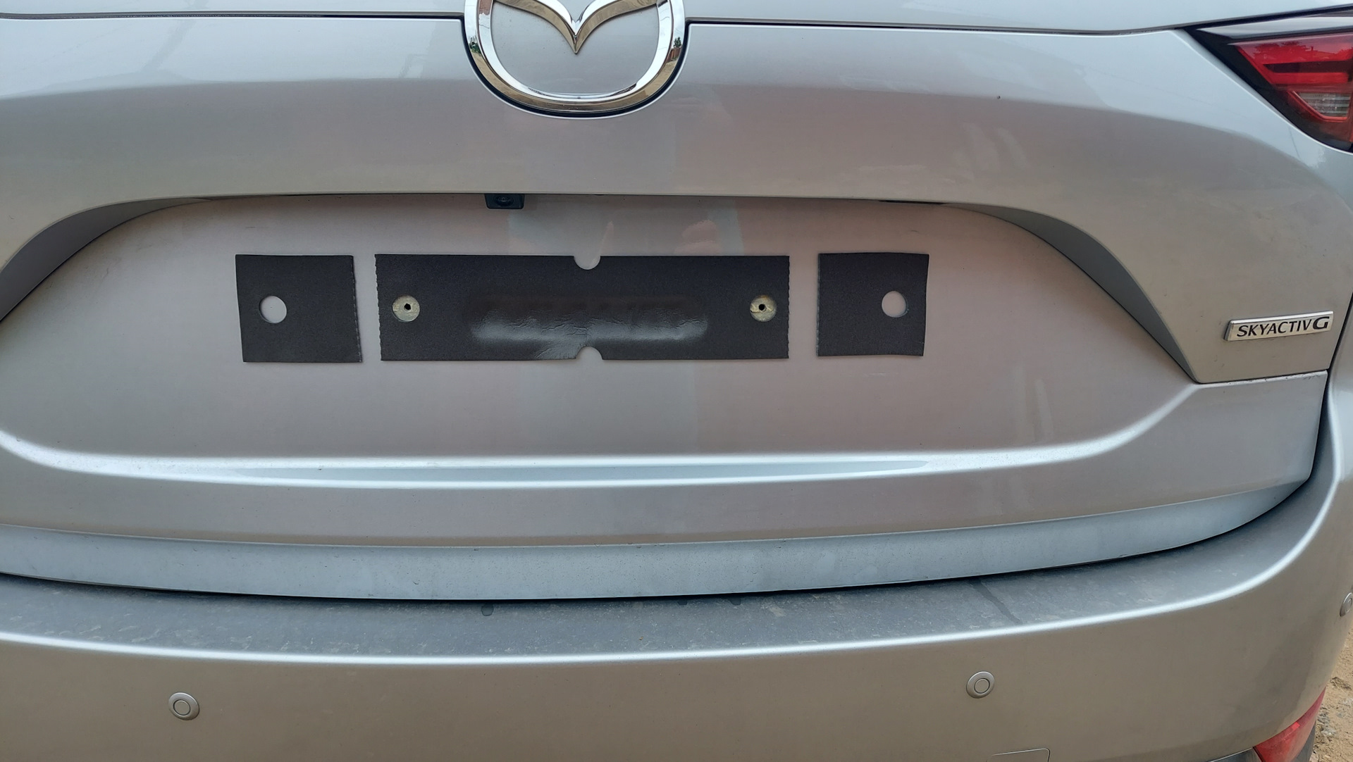 Подложка под рамку номерного знака VAG(KEA075004) — Mazda CX-5 (2G), 2 ...