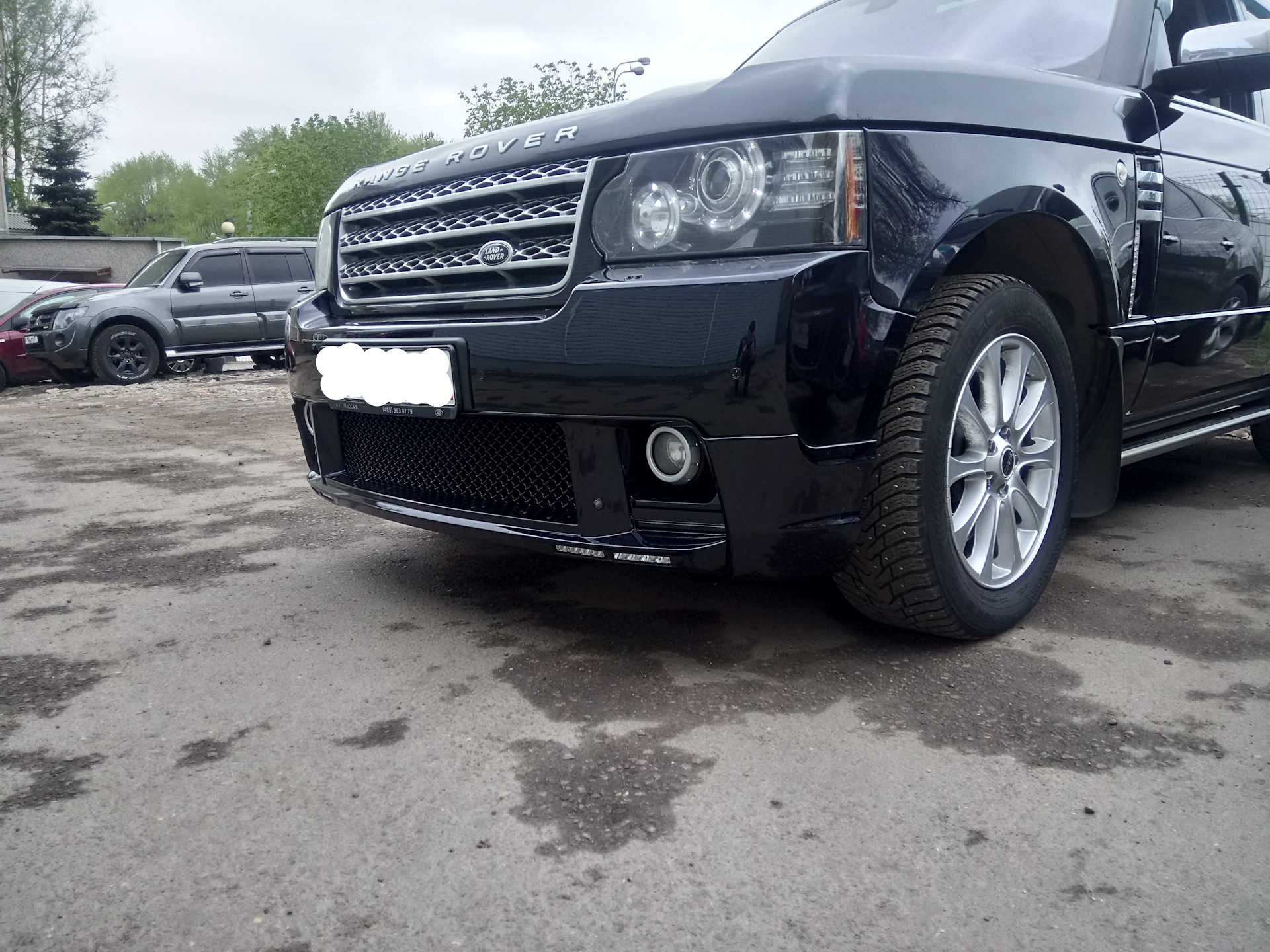 Range rover vogue 2007 без бампера. Бампер рендж ровер спорт 2008. Ленд ровер startech. Бампер рендж ровер. Покраска передней решётки range rover sport 2007.