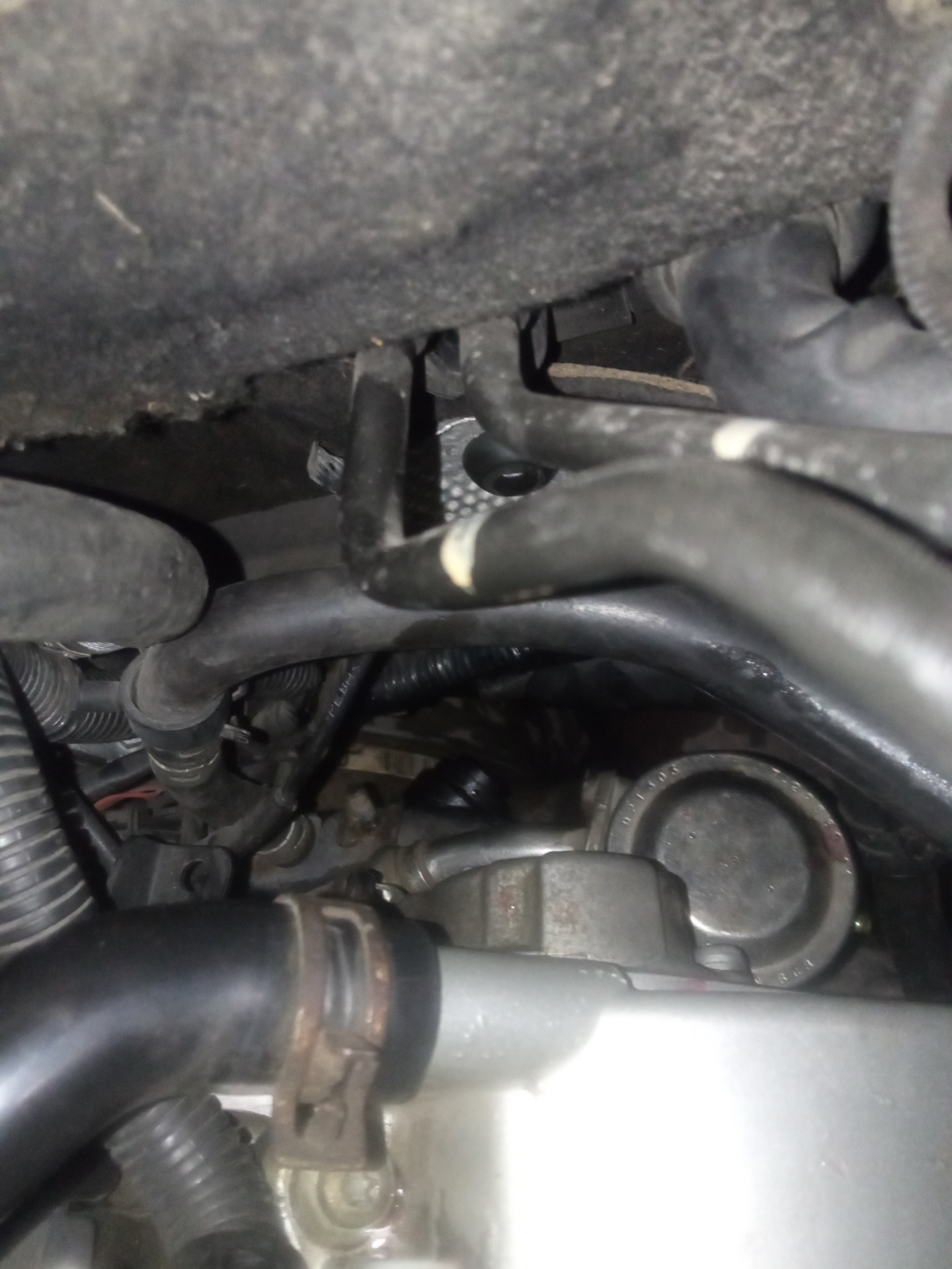 Замена заглушки системы охлаждения и CD чейнджера. — Audi A8 (D3), 4,2 ...