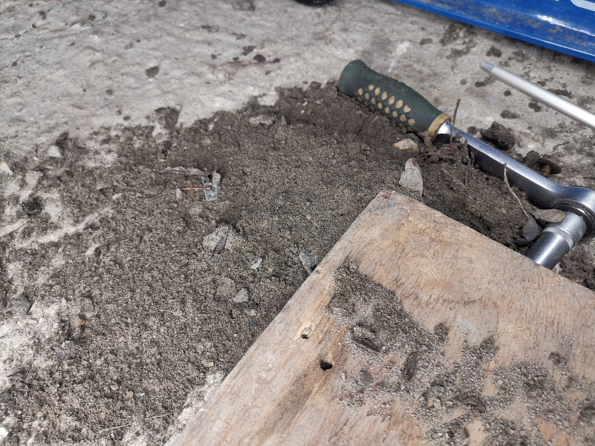 5. Установка брызговиков цвет кузова. Обработка скрытых полостей ...