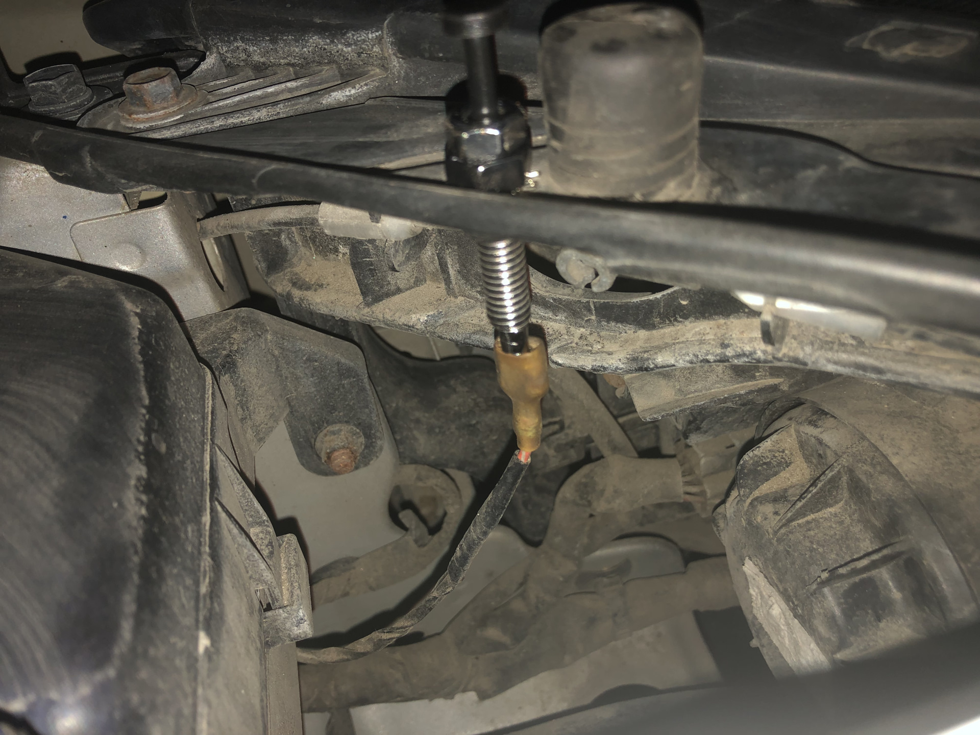 Заменил концевик капота — KIA Rio 5-door (2G), 1,4 л, 2011 года ...