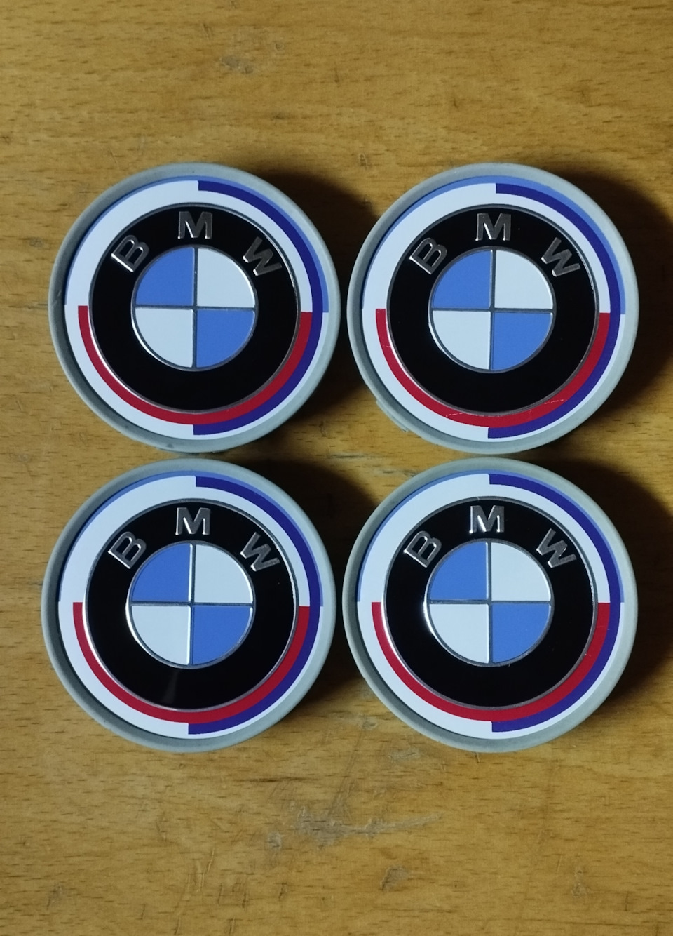 Колпачки на диски с юбилейными эмблемами — BMW 3 series (E46), 2,5 л ...
