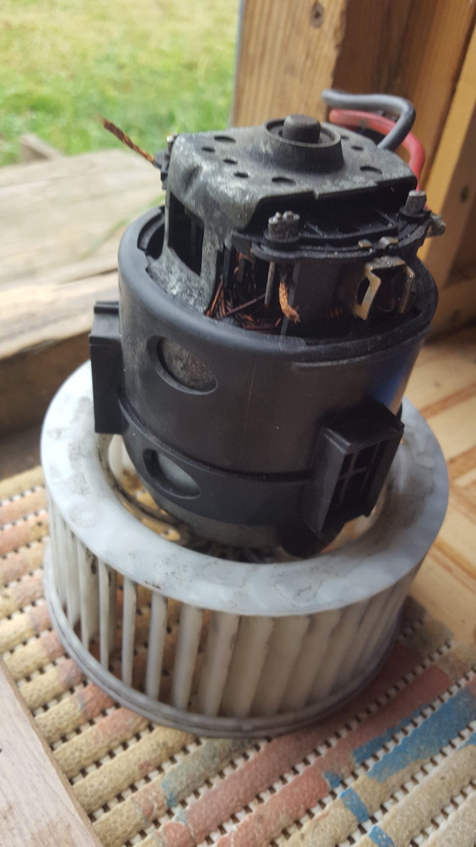 изъятые щётки — хвосты от старых и новых потом спаял. — Audi Q5 (1G)