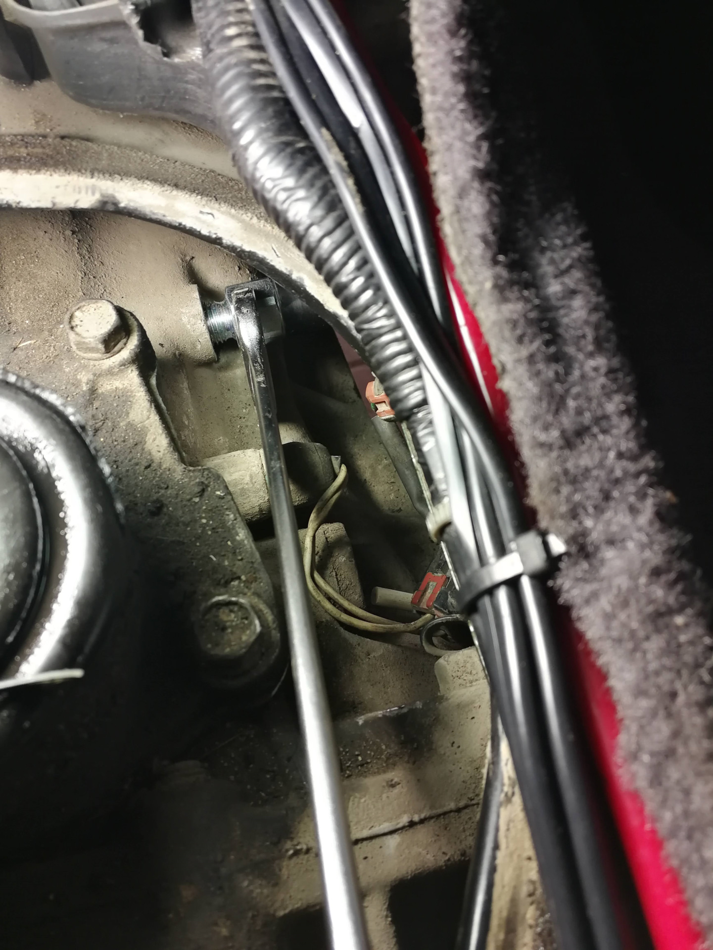 Всегда горит задний ход. Датчик скорости golf 6 1. Всегда горит задний ход. 4 2007 год. Лампа заднего хода sportage 4.