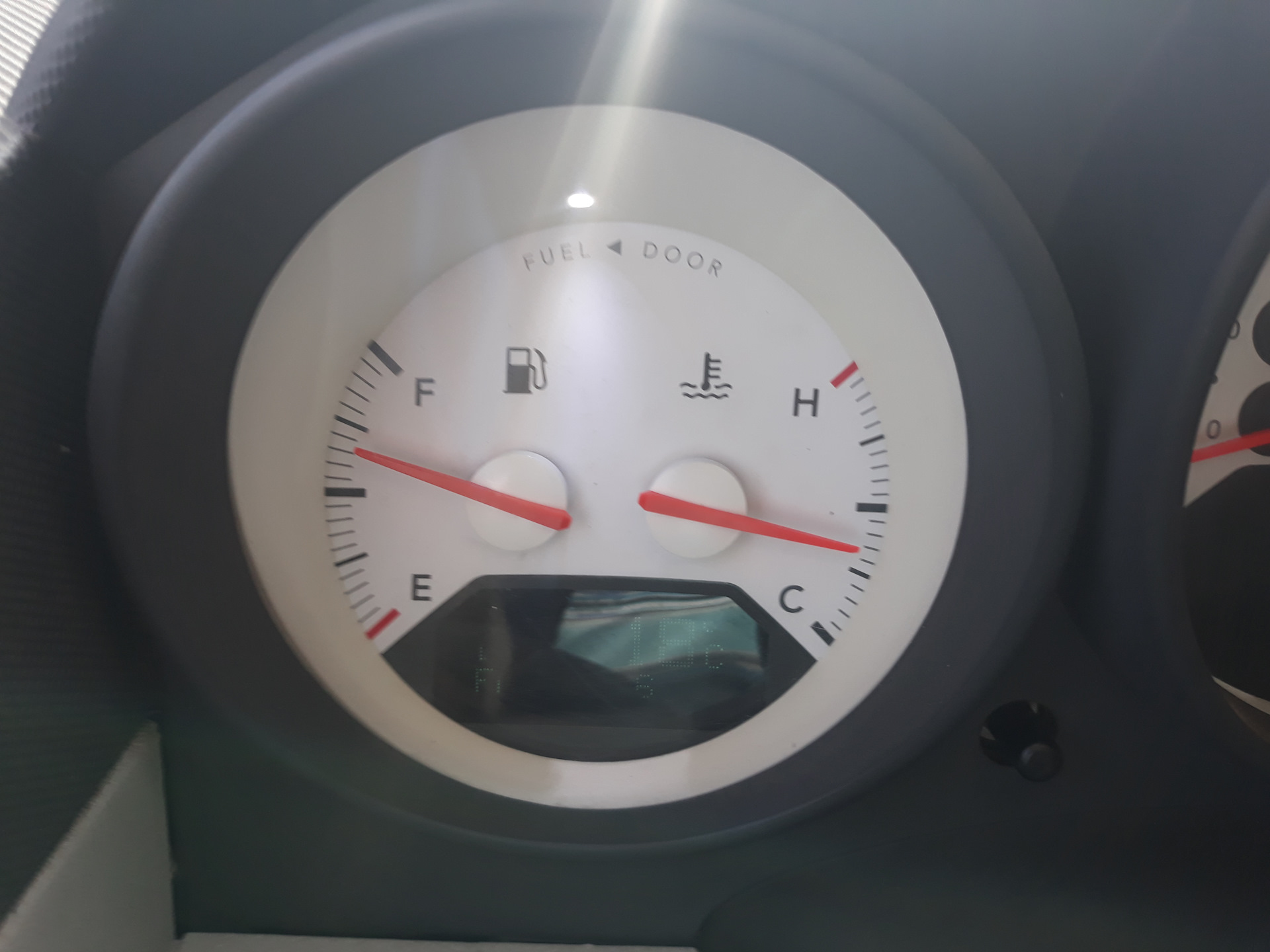 Спидометр сид jd. Прибор слева. Колодка щитка приборов ваз мазда 323f. Измеритель люфта рулевого управления исл-м. Спидометр тахометр одометр в автомобиле.