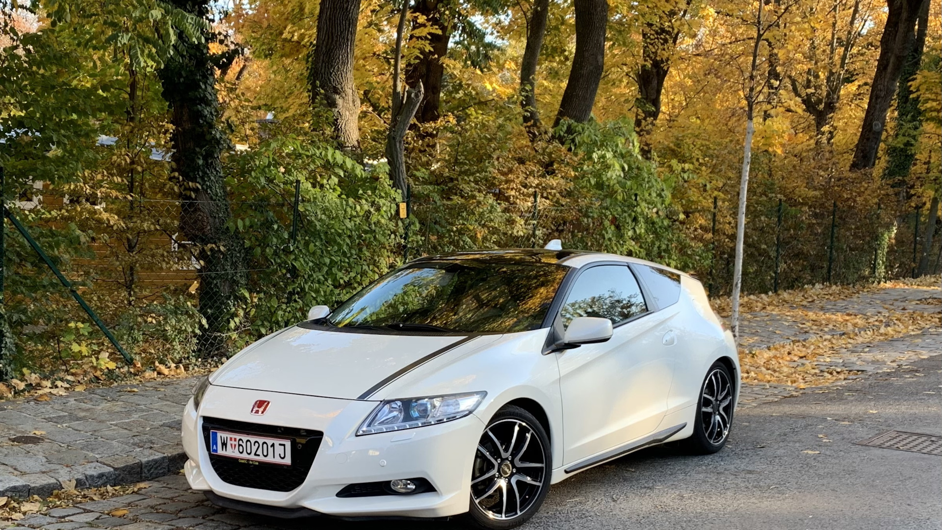 Хонда CRZ красная