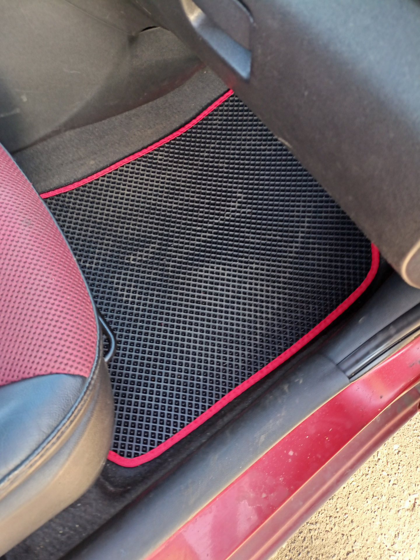 Eva коврики — Hyundai Solaris, 1,6 л., 2011 года | тюнинг | DRIVE2