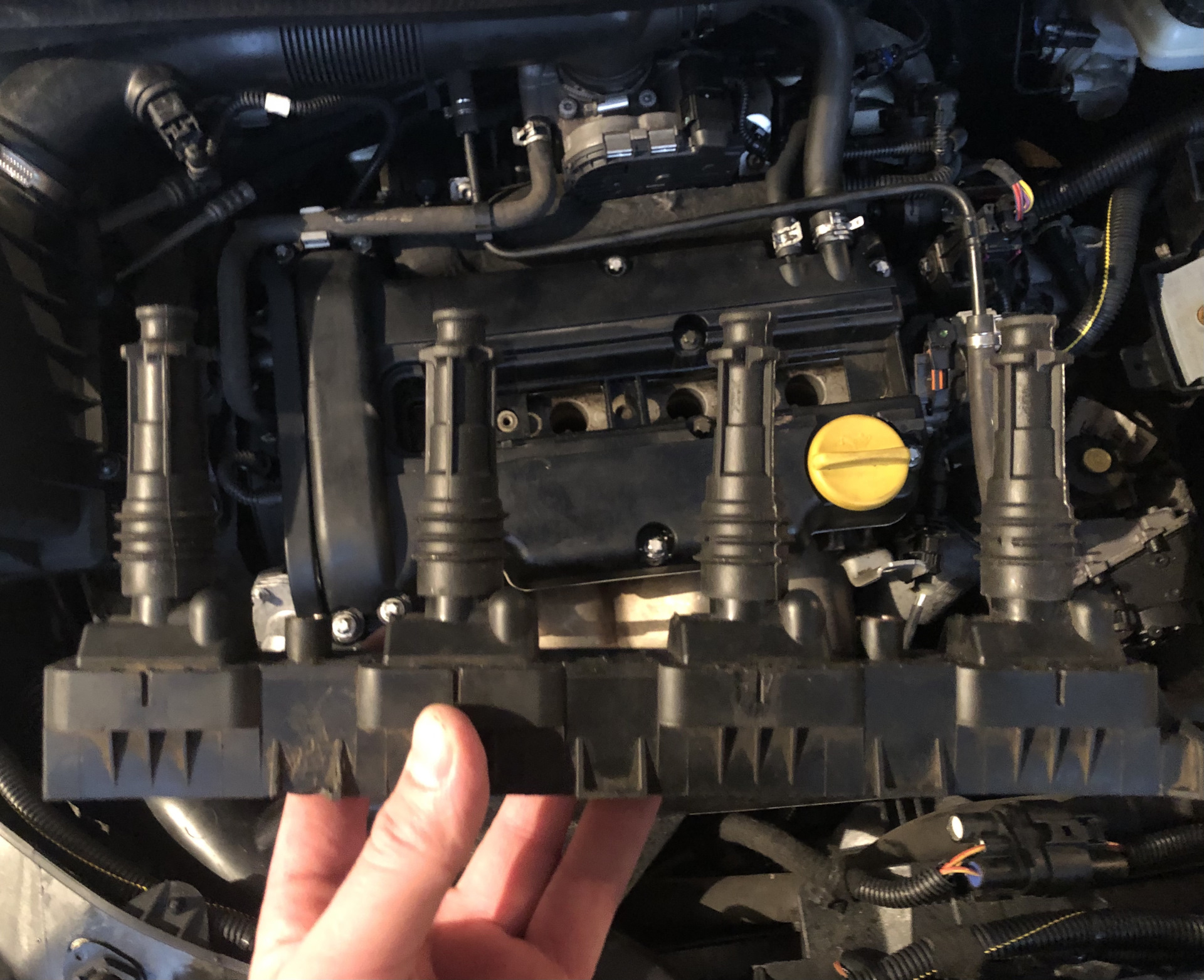 Замена наконечников катушек зажигания Tesla CP063. — Opel Corsa D, 1,2 ...