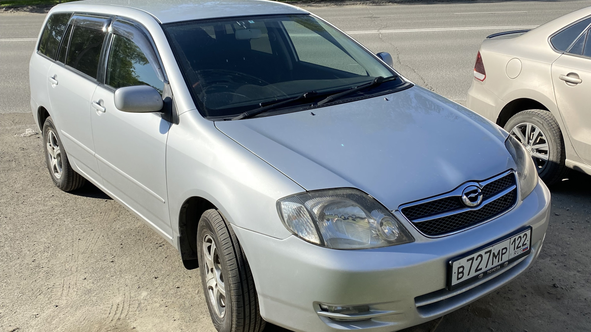 Toyota Corolla Fielder 2003 серебристый