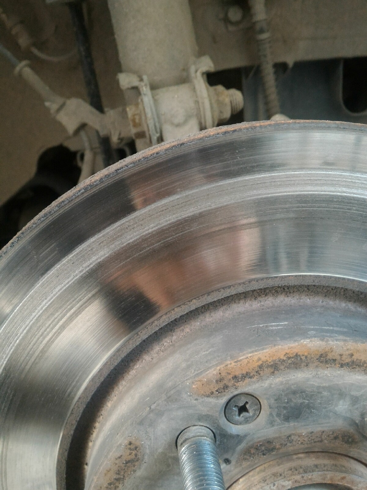 Гудят тормоза при торможении. Звук при торможении автомобиля. Spectra иж колодки диск зад. Передний тормозной диск на хендай соната dn 8. Шум при торможении.