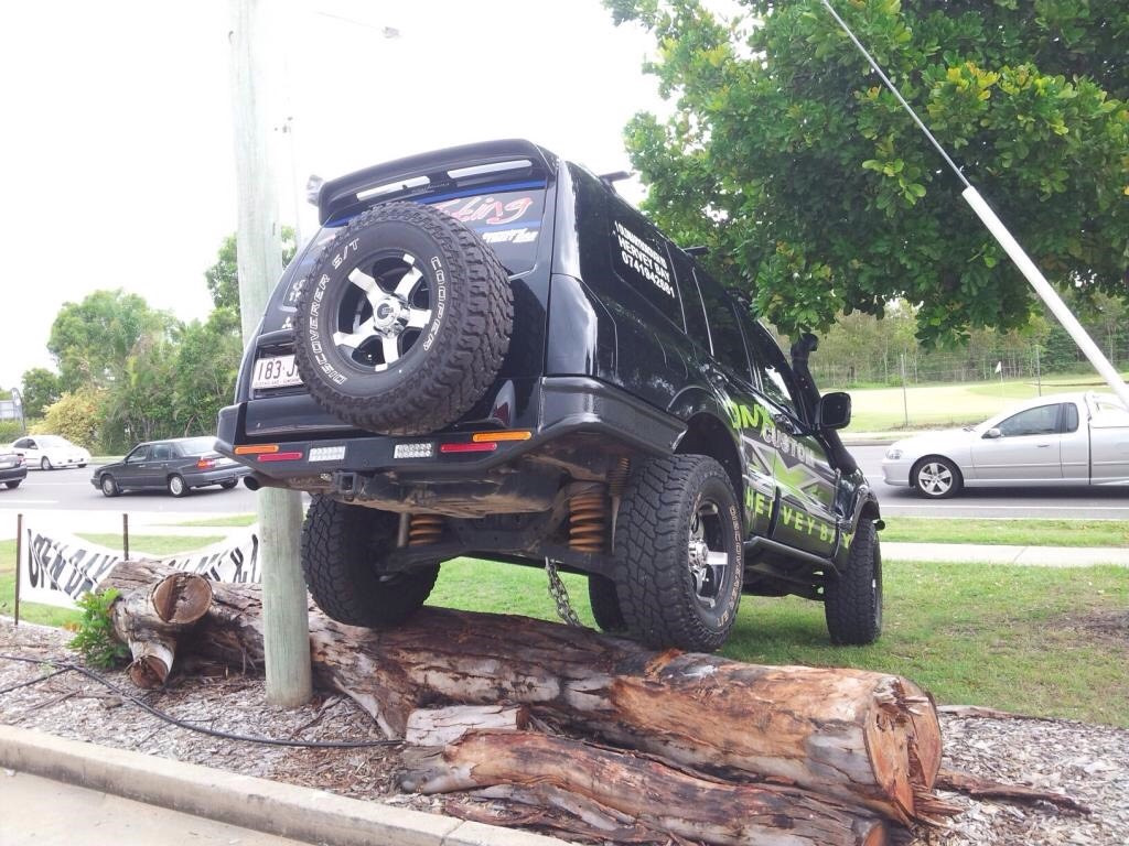 Паджеро 3 своими руками. Pajero 3 Tuning. Силовой бампер Паджеро 4. Паджеро 4 на бездорожье. Митсубиси Паджеро для бездорожья.