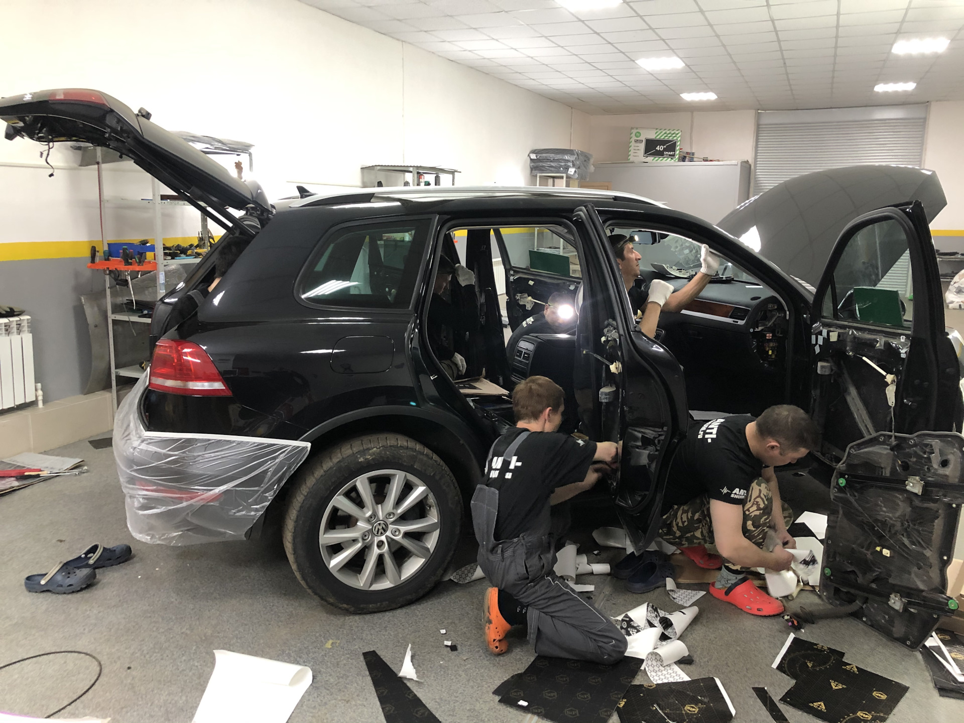 Полная шумоизоляция авто по классу Премиум — Volkswagen Touareg (2G), 3 л,  2012 года | тюнинг | DRIVE2