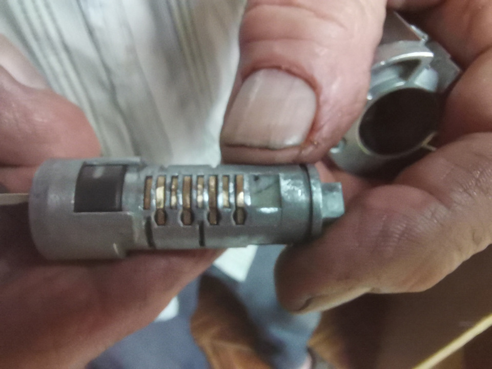 Заедает ключ в замке зажигания — Mitsubishi Montero III (V60), 3,5 л ...