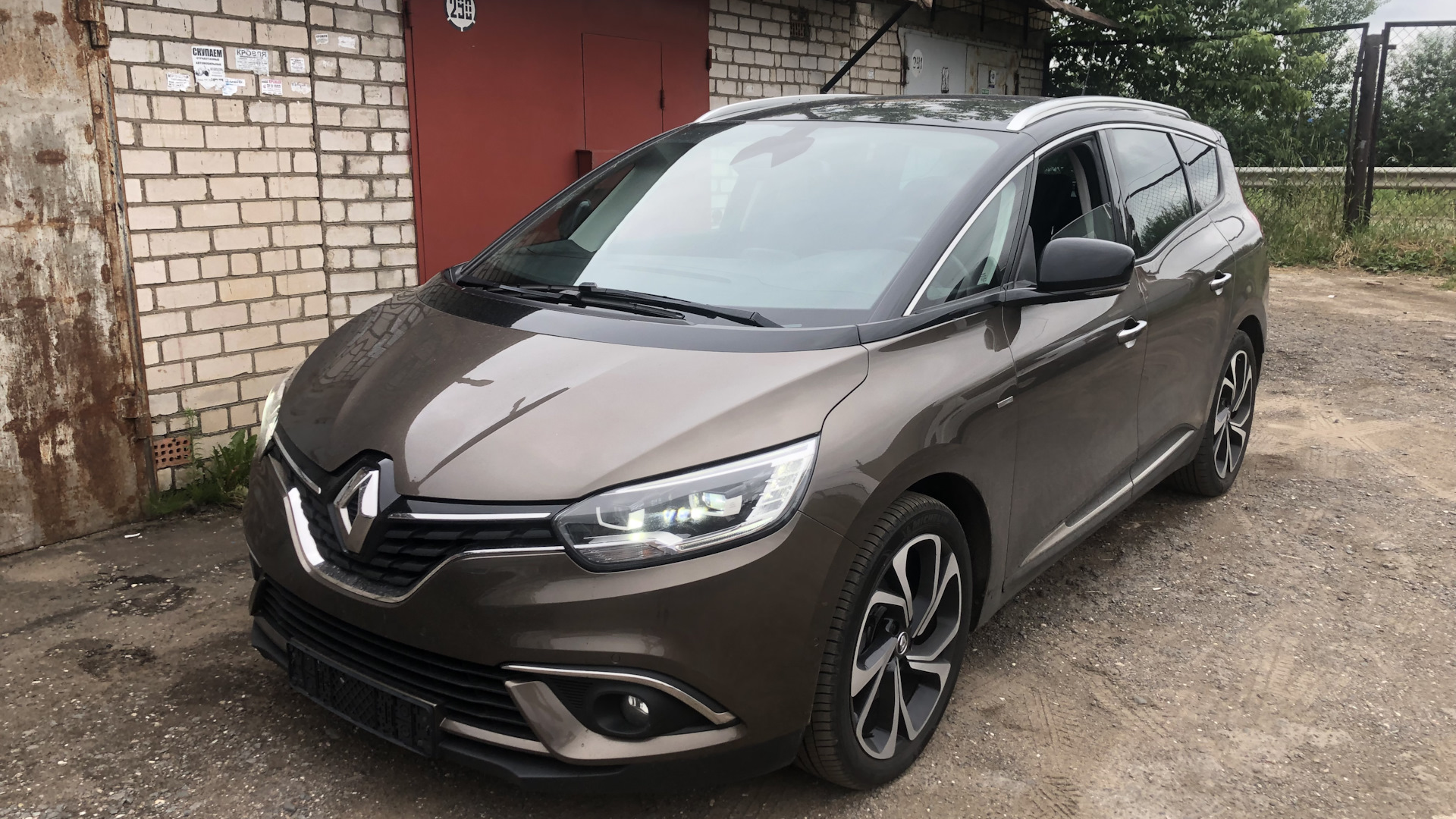 Renault Grand Scenic 2019. Рено Гранд Сценик 4. Рено Гранд Сценик робот. Рено Гранд Сценик 2019 год.