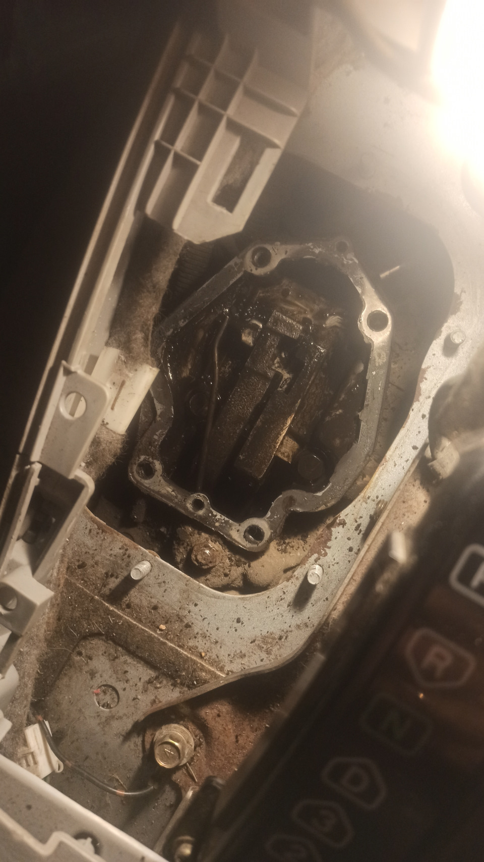 Замена шарнира кулисы раздатки, точнее его установка) — Mitsubishi ...