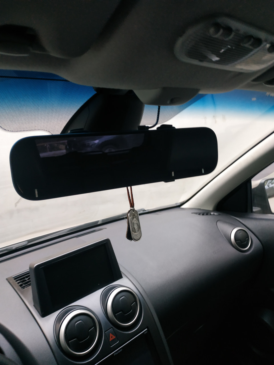 Подключение регистратора к плафону освещения. — Nissan Qashqai (1G), 2 ...