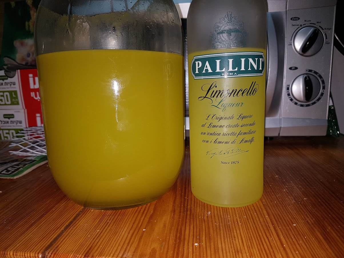 Лимончелло 1 литр. Лимонный ликер. Лимончелло Pallini.