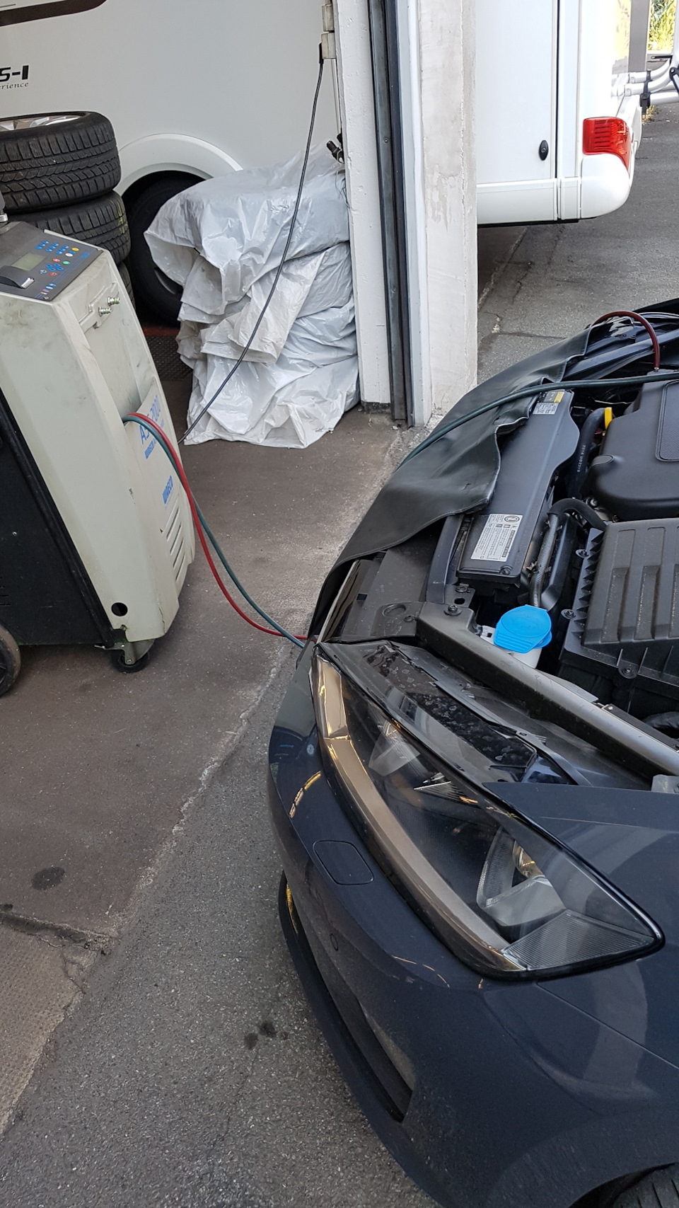 23. Жарко +32°С! — дозаправка кондиционера! — Volkswagen Golf Sportsvan ...