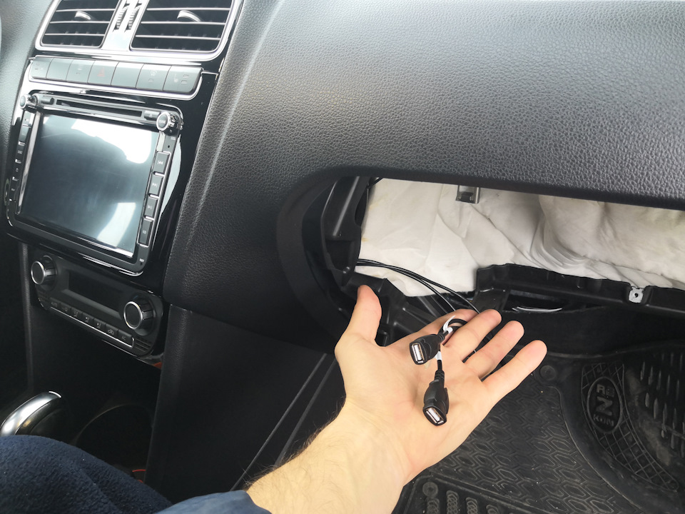 USB в штатные места — Volkswagen Polo Sedan, 1,6 л, 2013 года ...