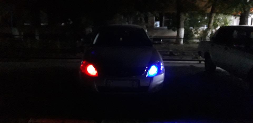 Новые лампочки в габариты — Lada Приора седан, 1,6 л, 2012 года ...