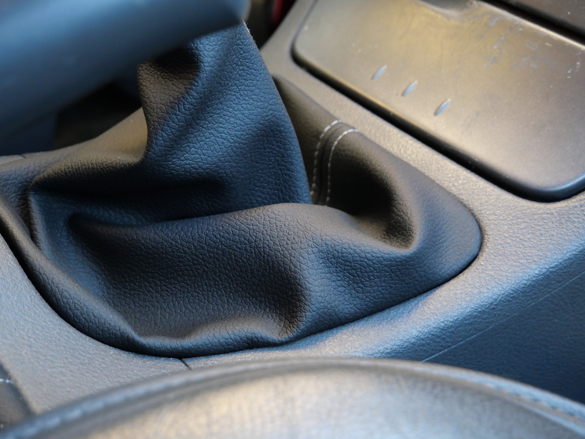 Чехол ручника и кпп — Renault Laguna II, 2,2 л, 2004 года | аксессуары ...