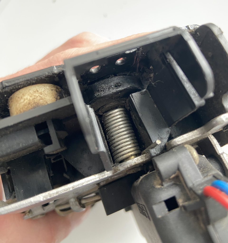 Геркон вместо микрика в двери | Замена микрика в замке двери — Skoda ...