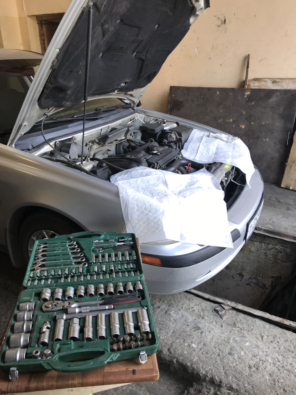 Масло на клапанной крышке — Volvo S40 I, 1,8 л., 2004 года | наблюдение ...