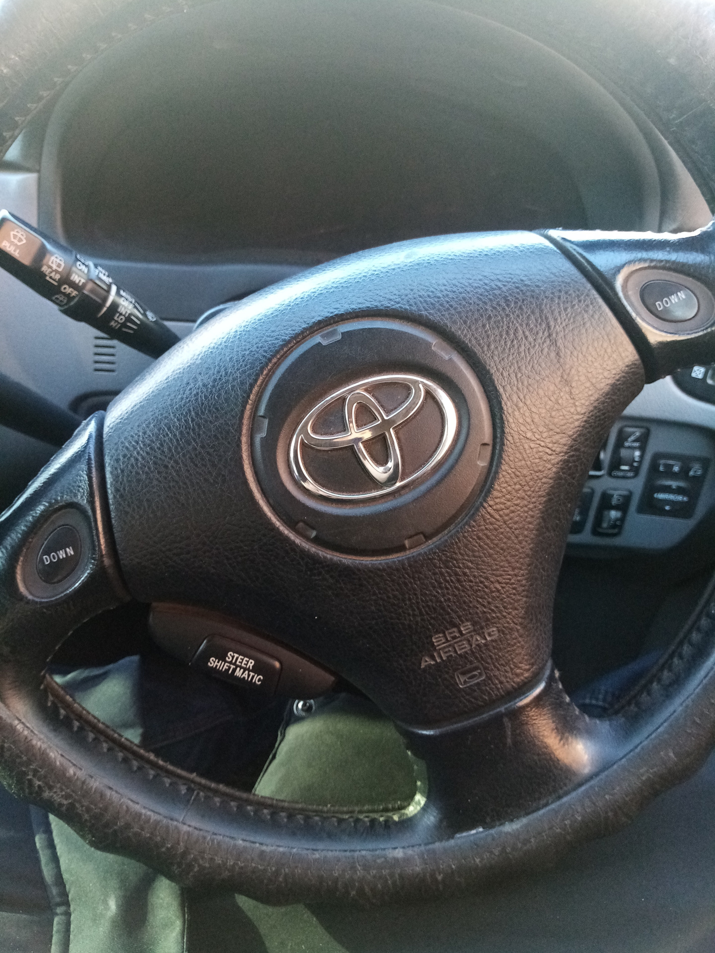 Замена подрулевого шлейфа — Toyota Ipsum (21), 2,4 л, 2002 года